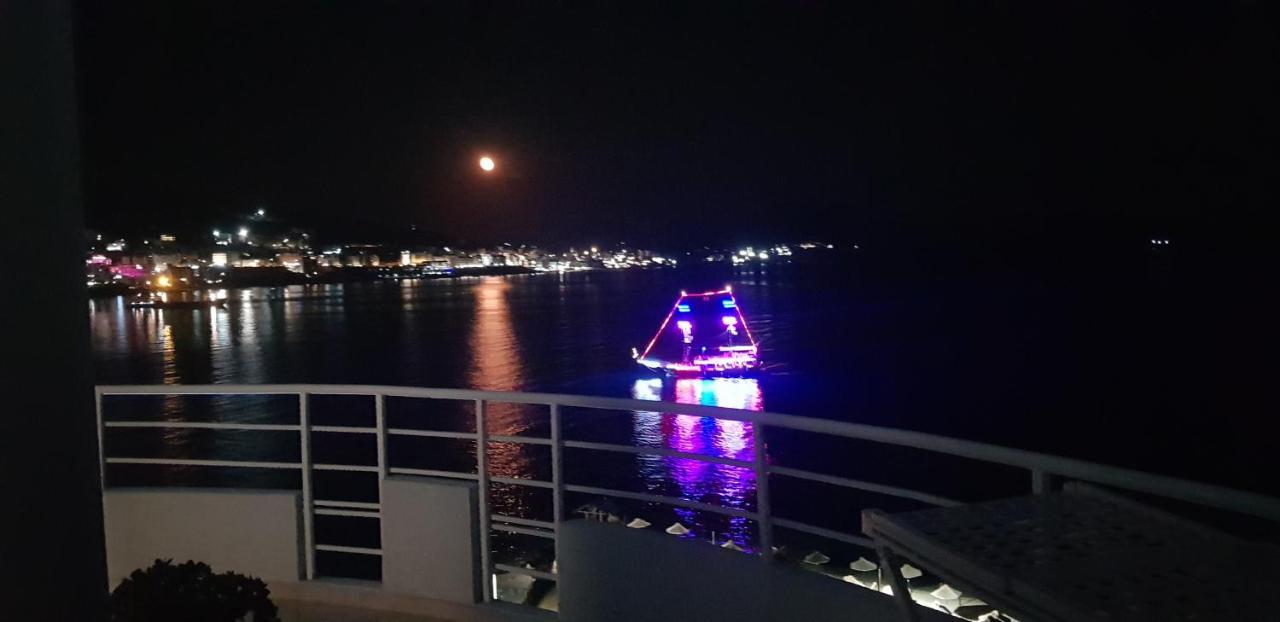 Limani Luxury Apartments Beachfront Sarandë エクステリア 写真