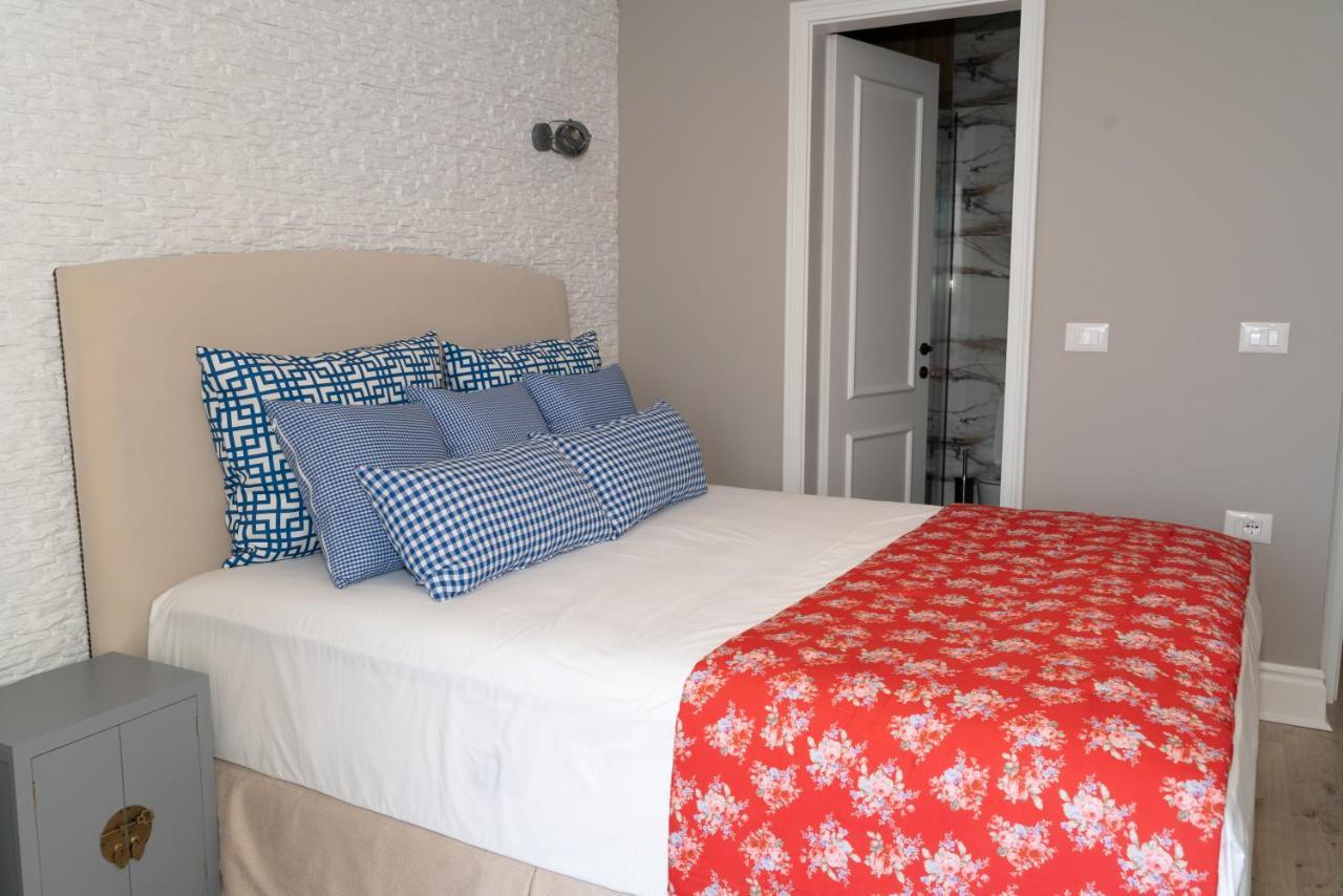 Limani Luxury Apartments Beachfront Sarandë エクステリア 写真