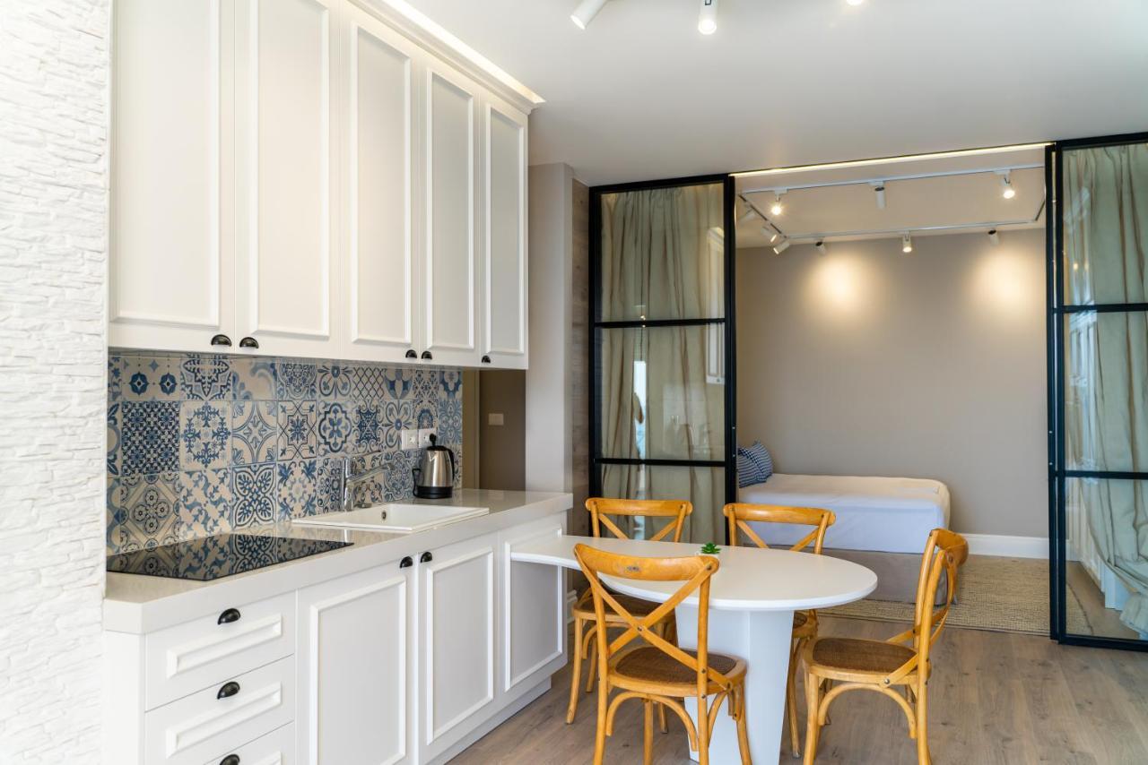 Limani Luxury Apartments Beachfront Sarandë エクステリア 写真